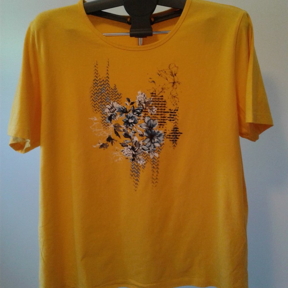 Northern Reflections Floral T-Shirt XL